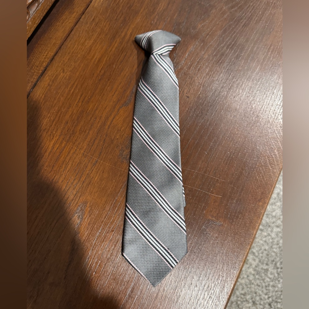 New without tags. Little Boys clip on tie